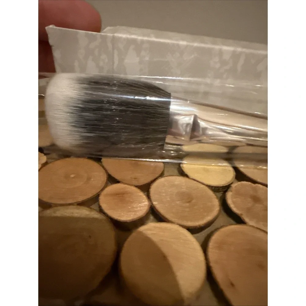 Mally Brush Full Size‎ Foundation Powder Brush. White & Silver. NIB
